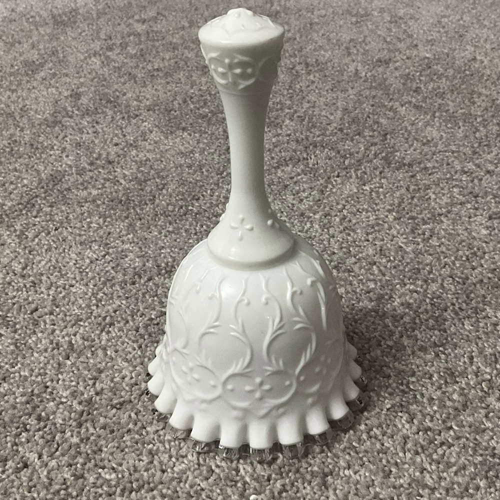 LAST CHANCE**Fenton Silver Crest Spanish Lace Bell